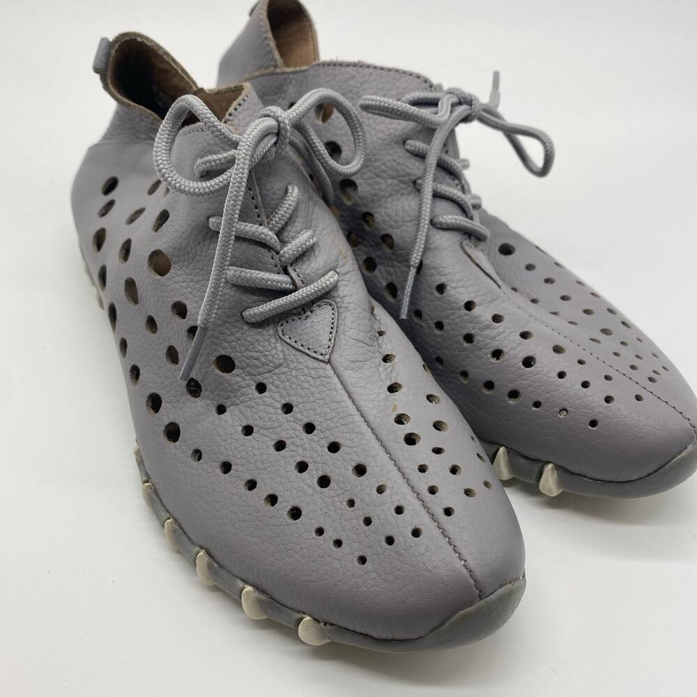 Sz 37 Lit foot shoes